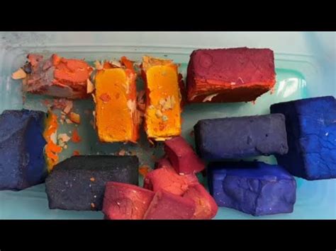 Dusty Dyed Gym Chalk Vibrant Colours Super Soft Crunchy Dyed Gym