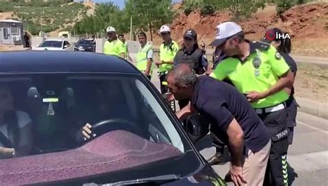 Tunceli Valisi Sonel güvenlik güçleri ve vatandaşlarla bayramlaştı