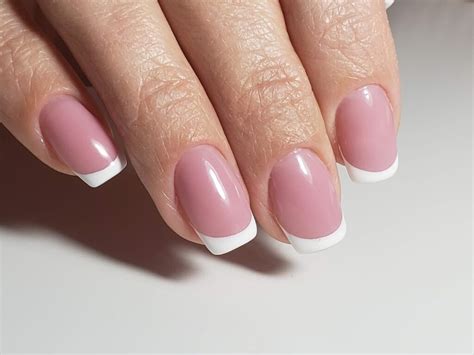 Why Russian Manicures Are So Popular Emi School