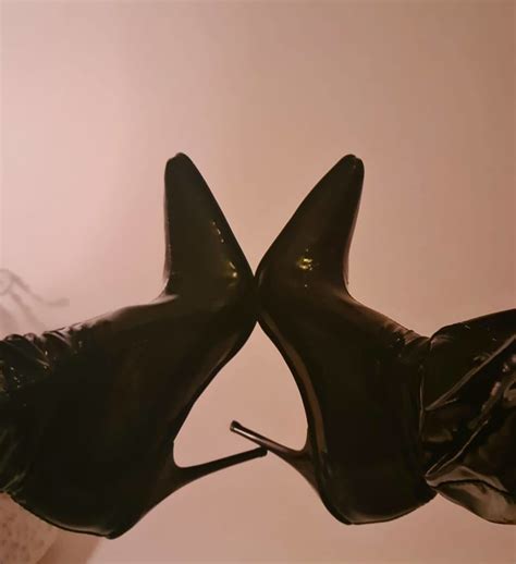 We Love Wet Oily Wetlook Latex Looks And Hot Lingerie Pics