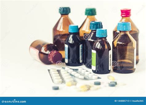 Las Botellas Las P Ldoras O Las C Psulas De La Medicina Ampollan El