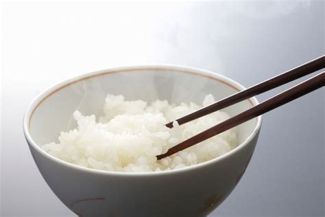 How To Use Chopsticks For Rice - Just About Japan