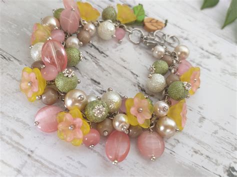 Floral Cluster Bracelet Lucite Flower Bracelet Beaded Etsy In 2020