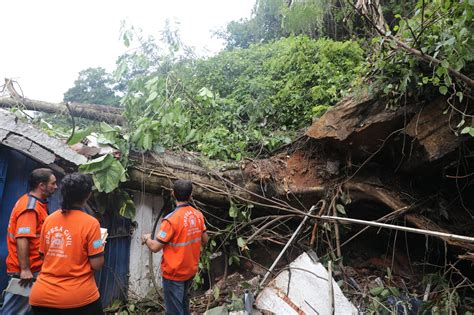 Suben a 14 los muertos en deslizamientos por lluvias en Río de Janeiro