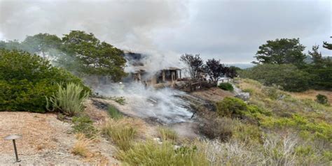 Eeuu Una Avioneta Se Estrella Contra Una Casa En California 800noticias