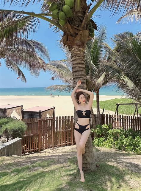 Bảo Thy khoe dáng hậu sinh nở diện bikini nóng bỏng Saostar vn