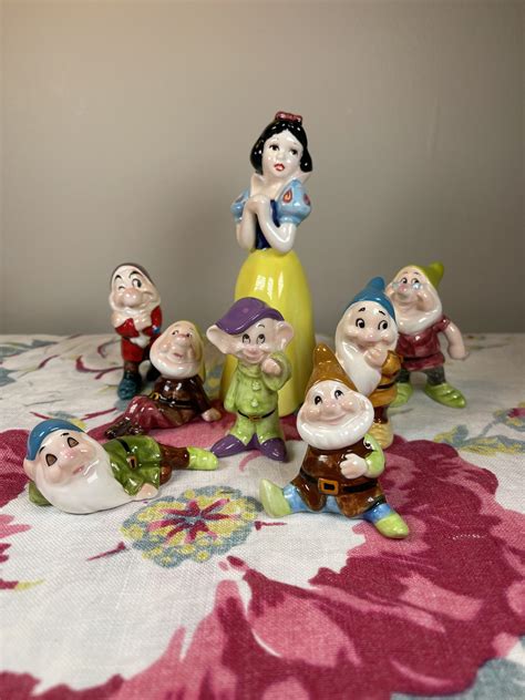 Vintage Snow White And The Seven Dwarfs All Ceramic Figurine Etsy