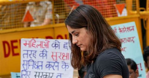 Wrestlers Vs Wfi Chief Vinesh Phogat Asks Cousin Babita Not To Weaken