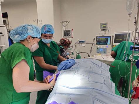 Realizan con éxito la primera cirugía cervical en Ciudad de la Salud