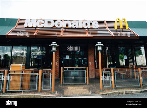 Empty Closed Down Mcdonalds Restaurant Coronavirus Covid19 Lockdown Uk