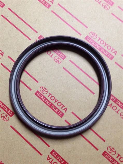 Toyota Genuine Oem Land Cruiser Rear Main Seal Hz Hd Hd T Hd Fte Ebay