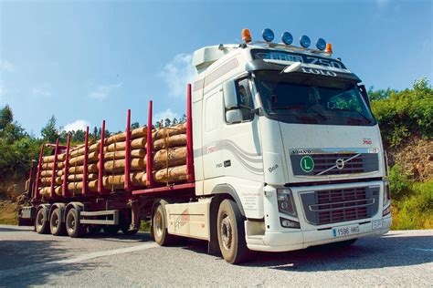 Transporte Forestal Con Un Volvo FH 750CV