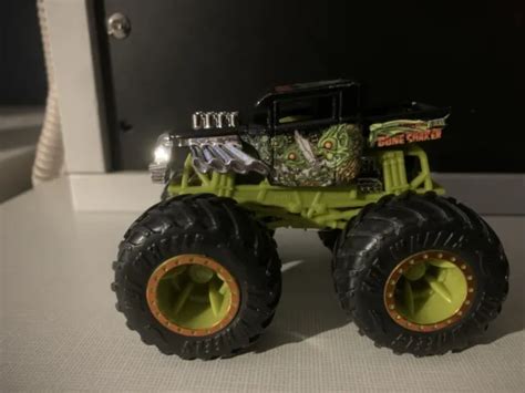 HOT WHEELS MONSTER Jam Bone Shaker Monster Truck moulé sous pression noir et vert EUR