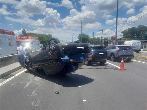 Capotamento De Carro Na Avenida Ayrton Senna Mobilidade Rio