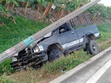 Abandonan Camioneta Accidentada