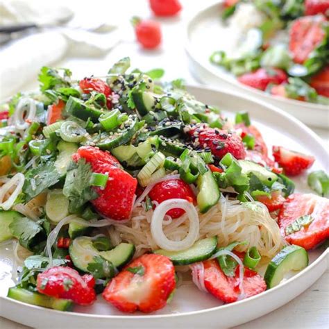 Glasnudelsalat Mit Erdbeeren Gurken Rezept Elle Republic