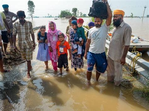 Punjab Flood Nine Districts Of Punjab In Grip Of Flood Army Check Post