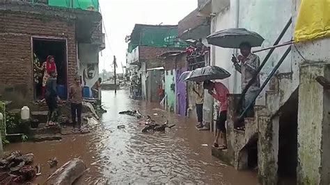 Madhya Pradesh Heavy Rain इंदौर में स्कूल बंद हरदा का खंडवा और