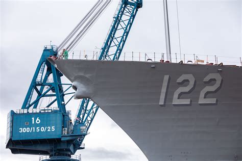 USS John Basilone DDG-122 – USS Basilone DDE/DD 824