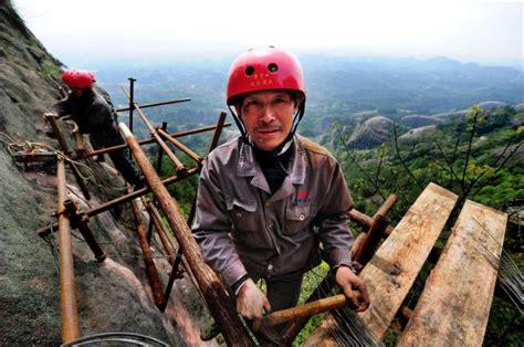 Building a Mountain Road in China Is Quite a Dangerous Business (13 ...