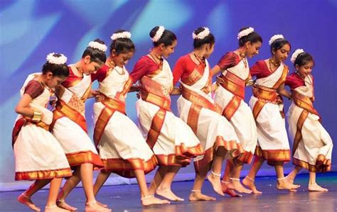 Folk Dance Of Assam Traditional Dance Of Assam Lifestyle Fun