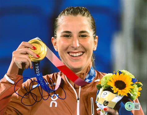 Belinda Bencic Signed 8x10 Photo (Beckett) | Pristine Auction
