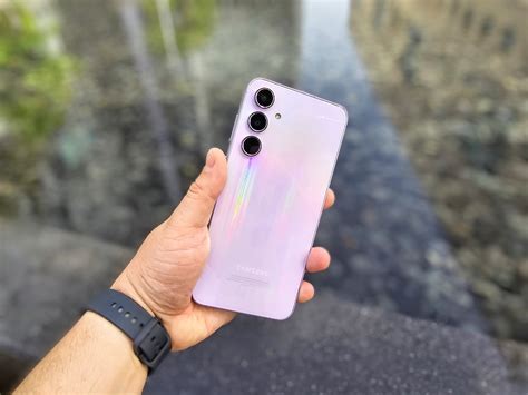 סקירה: Galaxy A55 - הכוכב החדש של סמסונג לשוק הביניים - The Gadget Reviews