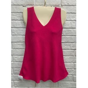 Blusa Regata em Crepe Duna Alça Larga e Decote V Lu Modas