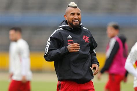 Vidal E Quarteto Ofensivo Flamengo Est Escalado Para Encarar O