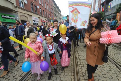 Skarbnikowe Gody W Zabrzu Barwny Korow D Przeszed Przez Miasto