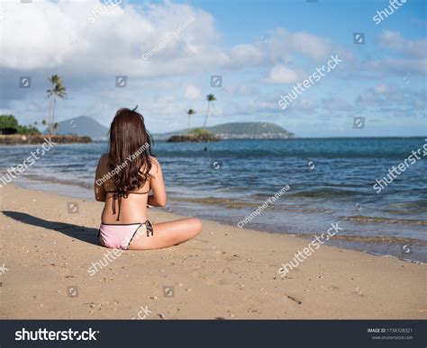 Japanese Girl Bikini Hawaii Stock Photo 1738328321 Shutterstock