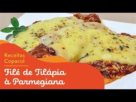 Filé de tilápia a parmegiana é uma receita perfeita para um almoço em