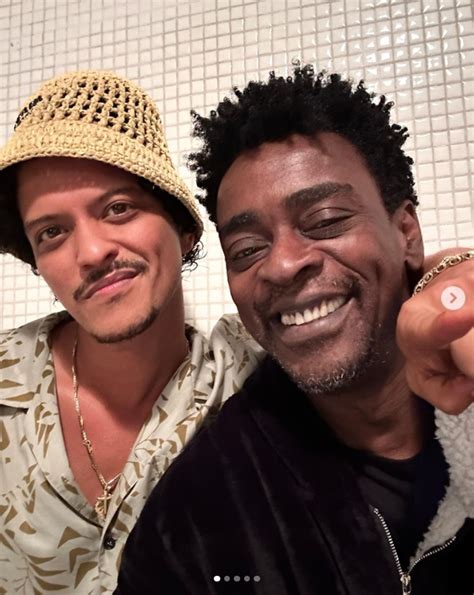 Seu Jorge Abre Fotos De Encontro Bruno Mars Ap S Show No The Town