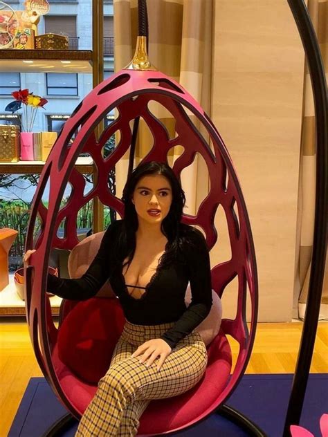 Ariel Winter Cleavage 73 Photos