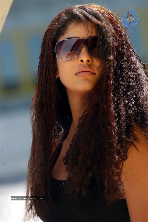 Nayanthara Hot Stills Photo 1 Of 77
