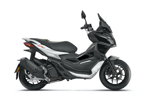 Aprilia SR GT Skutik Urban Adventure Dalam 2 Versi 125 Dan 200cc