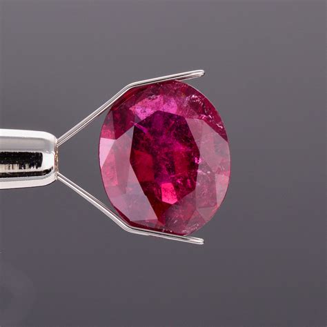 Excellent Red Rubellite Tourmaline Gemstone from Brazil, 4.95 cts., 13.1x10.7 mm., Oval Shape