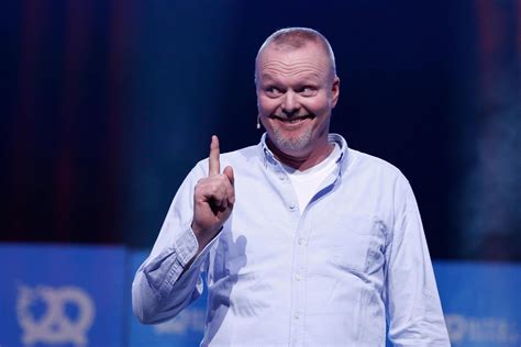 In Neuem Video So Sieht Stefan Raab Nach Beauty Op Aus