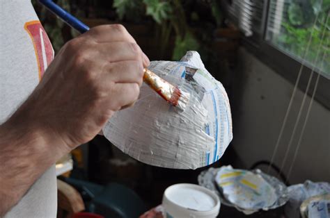 Comment faire des masques avec du papier mâché 5 étapes