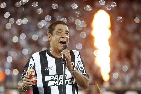 Zeca Pagodinho celebrará 40 anos de carreira em show no Estádio Nilton