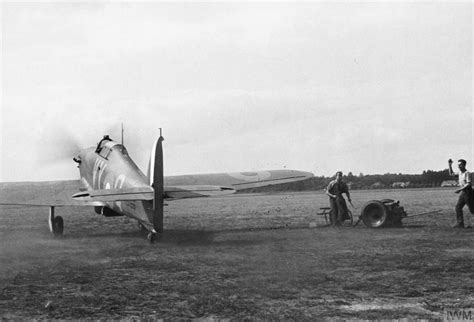 Asisbiz Hawker Hurricane I RAF 85Sqn VYQ Peter Townsend P3166 England