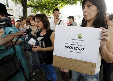 Société Droite et gauche saffrontent sur le texte concernant l