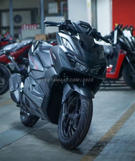 Honda Vario 160 Hitam Doff MY2024 Terbaru CBS ISS Detail Foto Dan