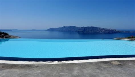 26 Best Santorini Hotels with Infinity Pools