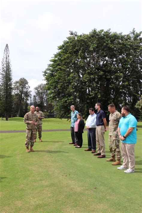 Imcom Command Meets With Employees Tours Facilities At Usag Hawaii