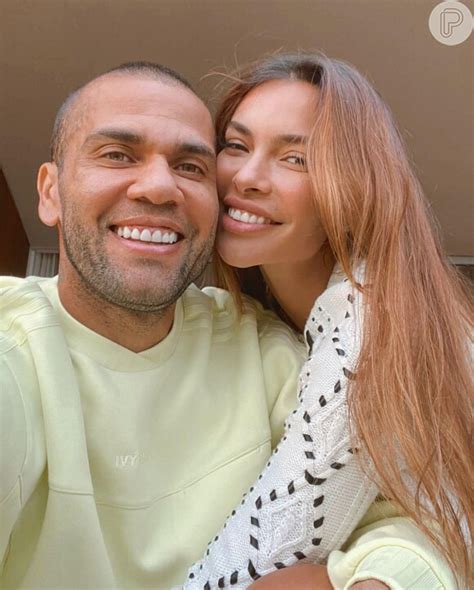 Joana Sanz visita Daniel Alves na prisão e manda indireta nas redes