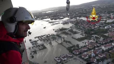 Alluvione In Toscana Campi Bisenzio Allagata Le Immagini Dall Alto