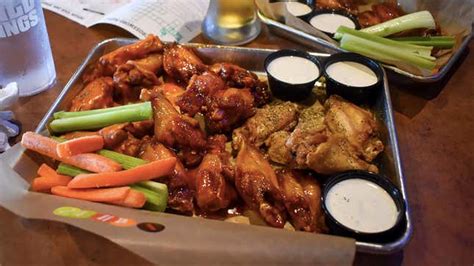 Buffalo Wild Wings Vs Wingstop A Chicken Fight For Wing Supremacy