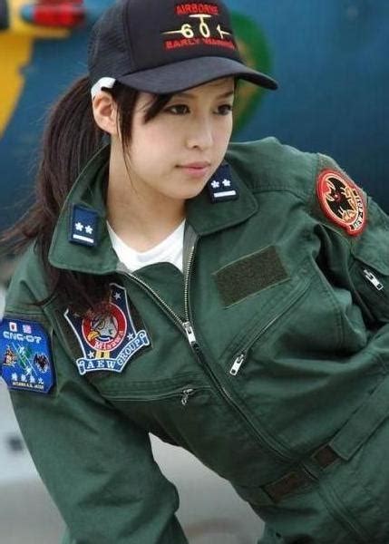 日本自衛隊美女士兵，退役後何去何從 每日頭條