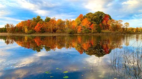 Discover Detroits Best Fall Hike Pinckneys Crooked Lake Trail